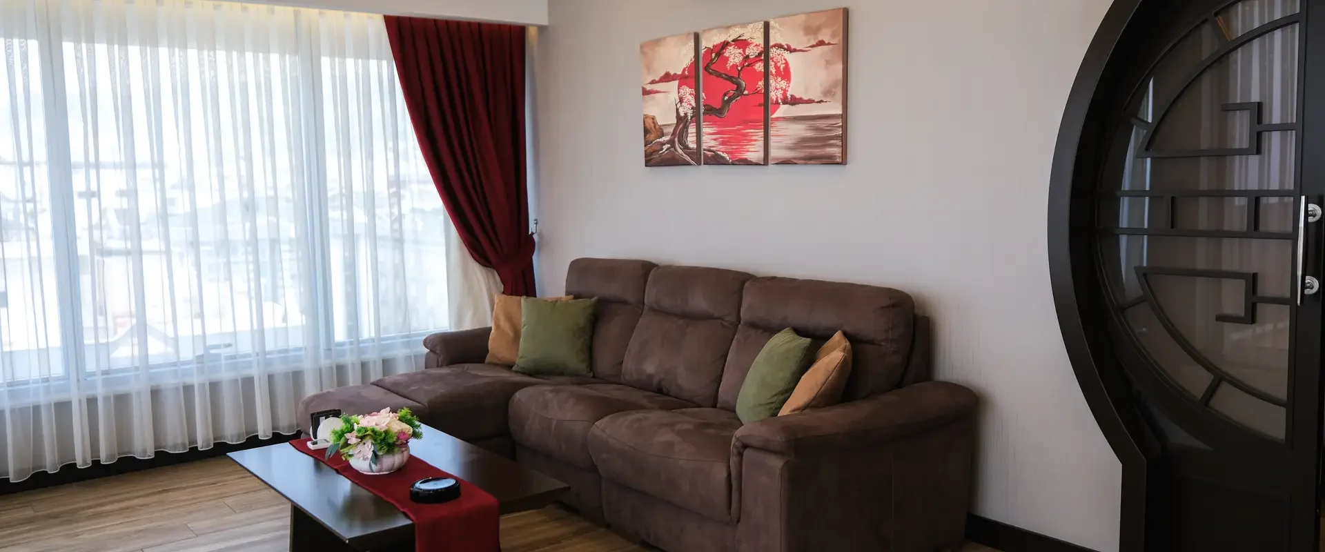 king suite living room